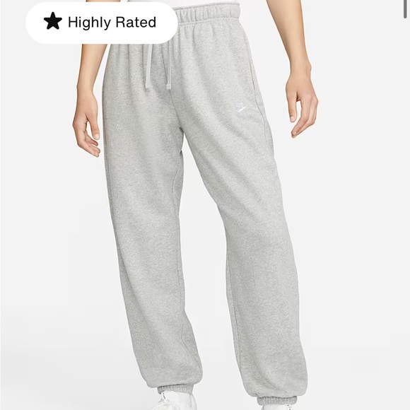 Nike Sportswear Club Fleece
Women's Mid-Rise Oversized Sweatpants - Picture 1 of 5